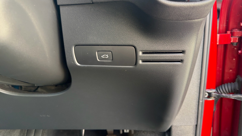 Volvo XC40 2.0 B4P Ultimate Dark 5dr Auto Petrol Estate